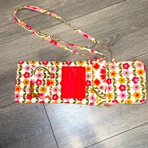 Vera Bradley trifold wallet size crossbody. Zipper on back. Snap & magnetic clos